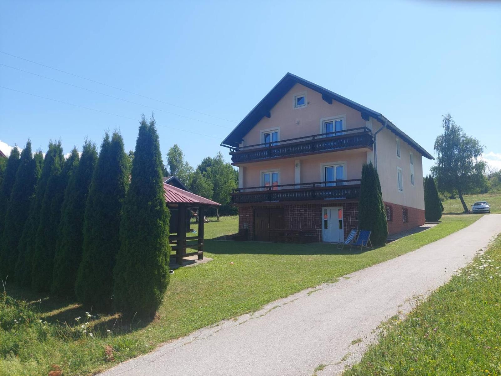 Jelena Hotel Korenica Buitenkant foto
