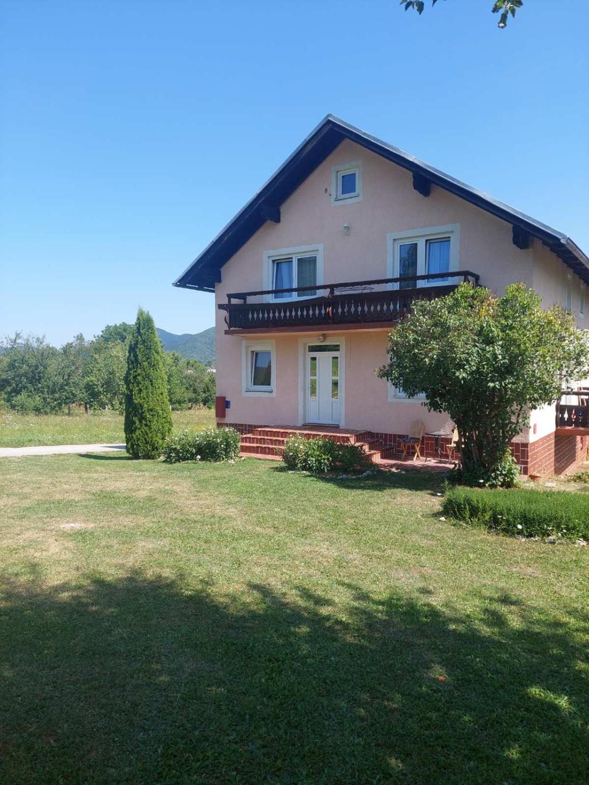 Jelena Hotel Korenica Buitenkant foto