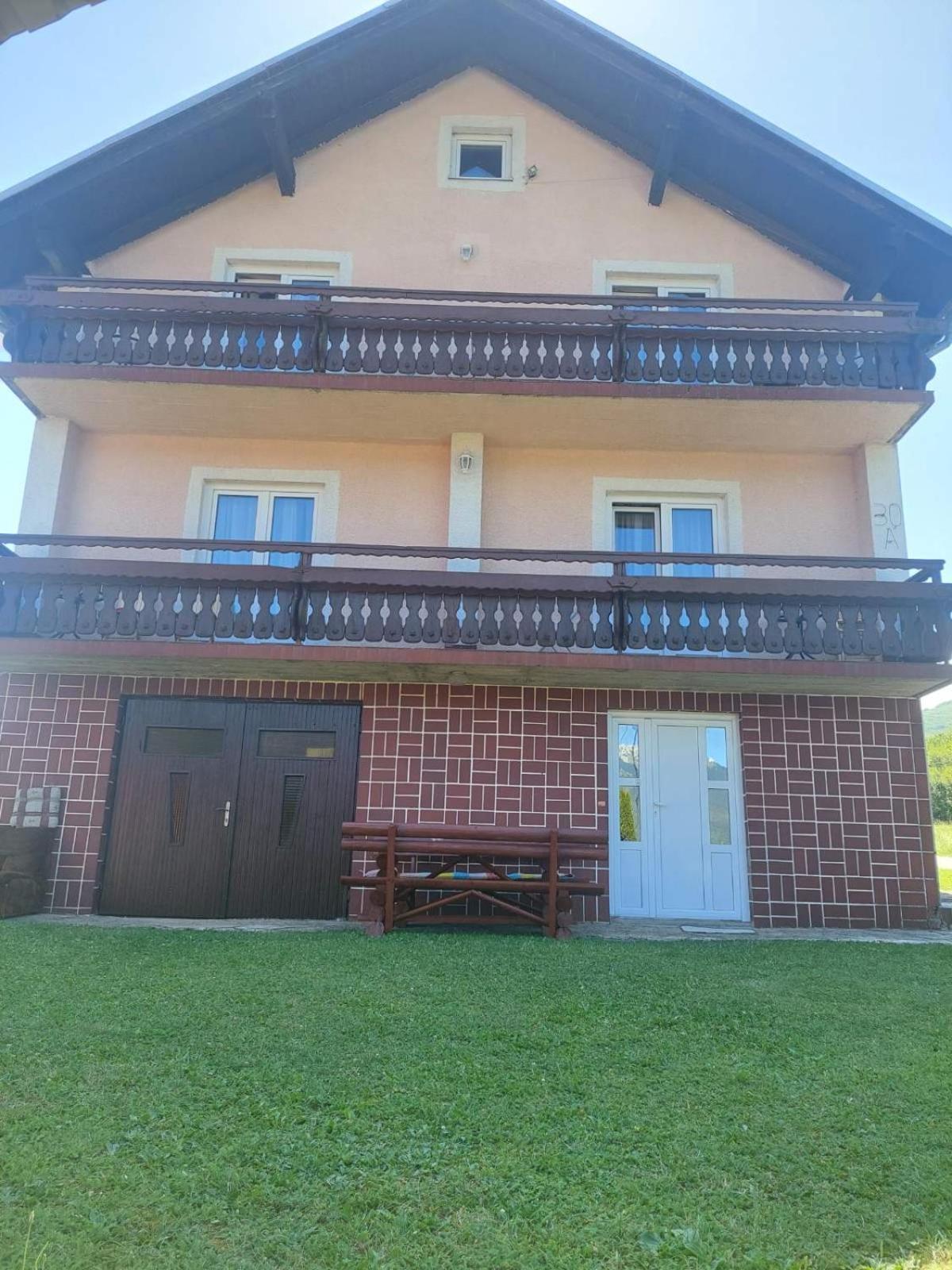 Jelena Hotel Korenica Buitenkant foto