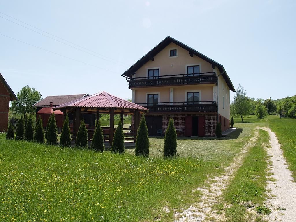 Jelena Hotel Korenica Buitenkant foto