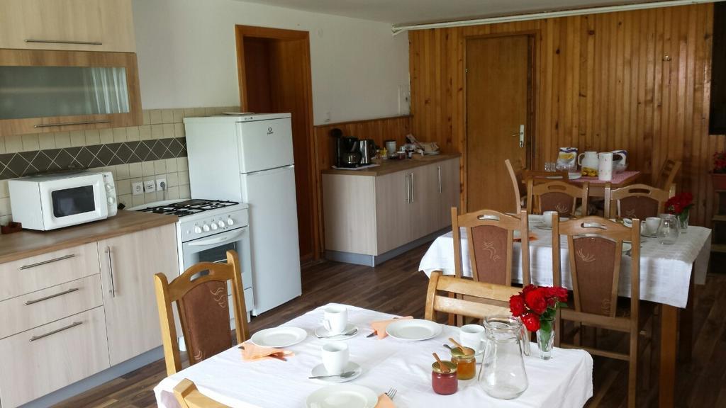 Jelena Hotel Korenica Buitenkant foto